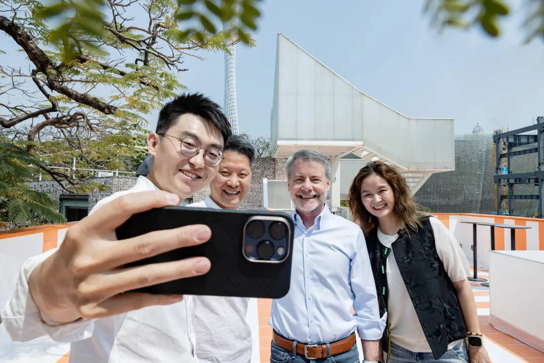 園區要聞｜蘋果全球副總裁訪問T.I.T創意園內愛范兒公司，他說從沒見過這樣的公司